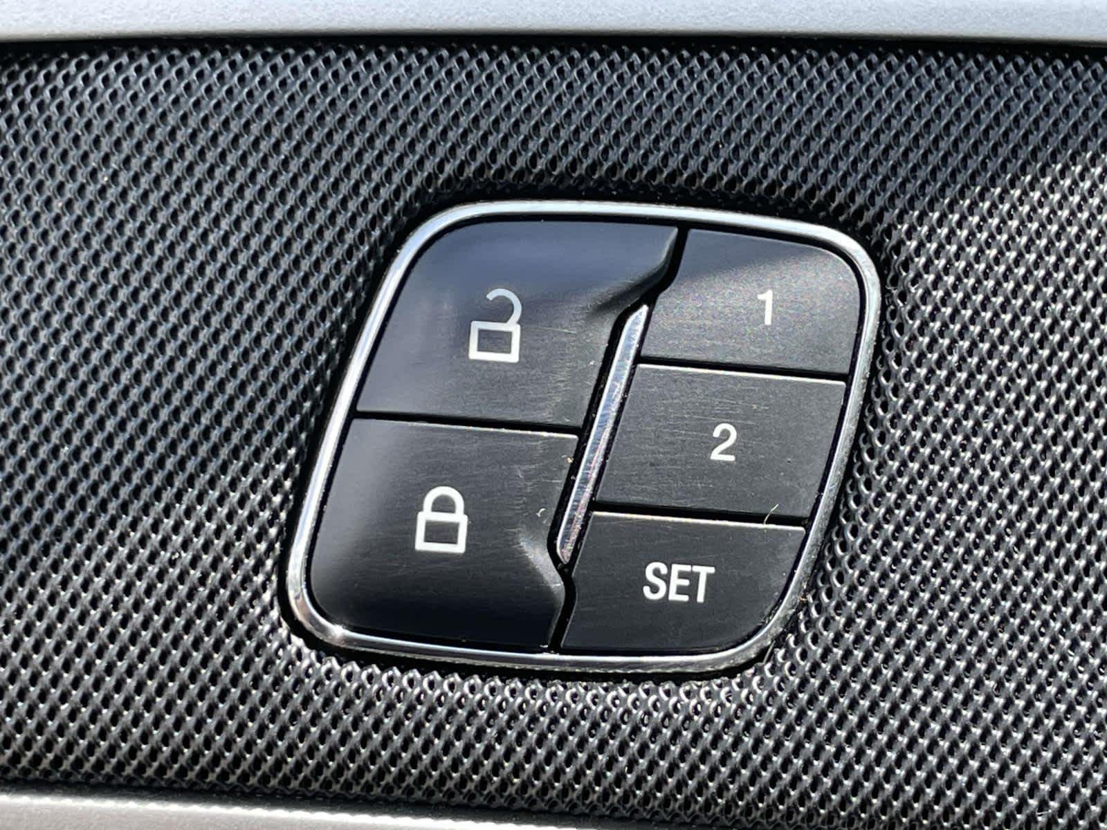 Used 2017 Magnetic Gray Metallic Lincoln Premiere image 27