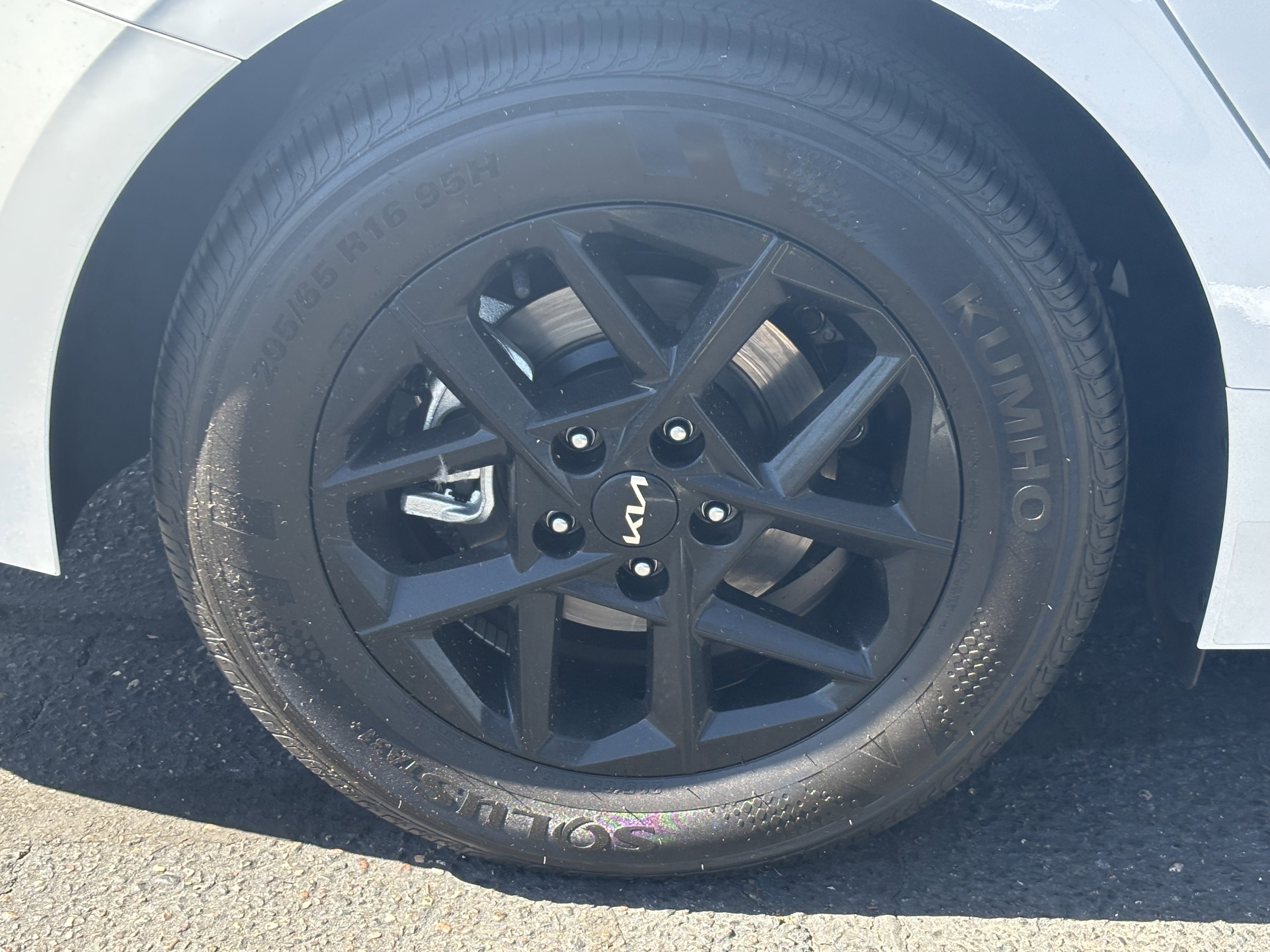Certified Used 2026 Snow White Pearl Kia LXS image 7