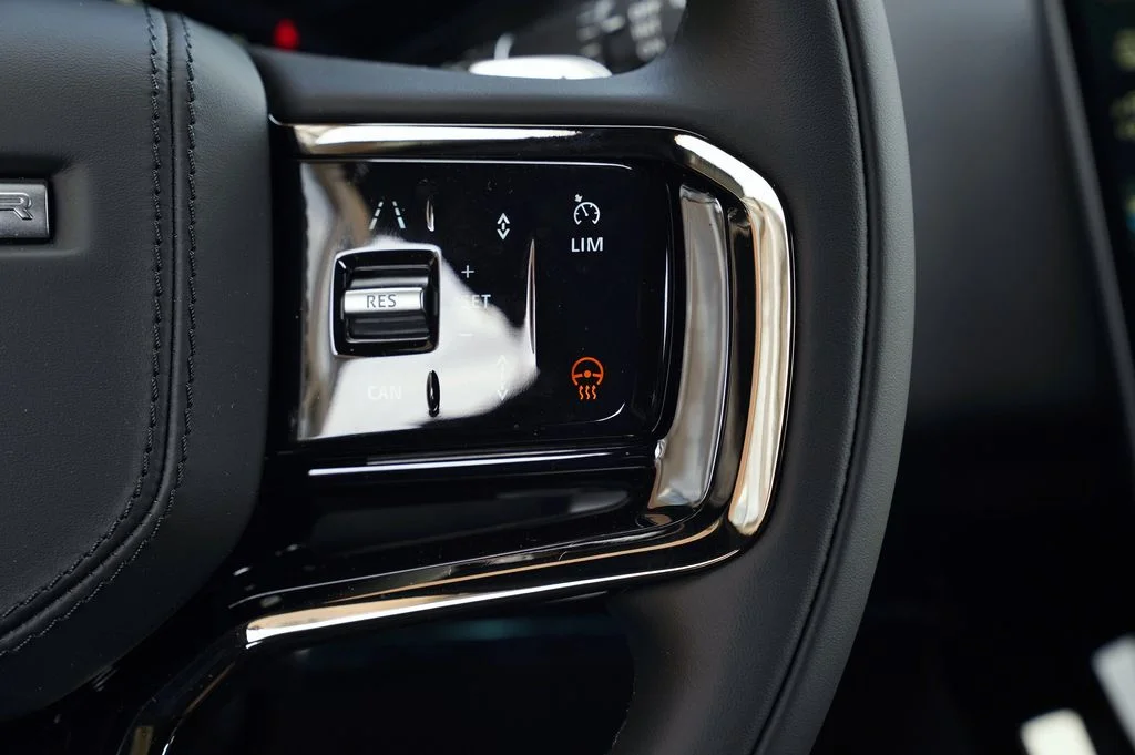 New 2026 Fuji White Land Rover Dynamic SE image 17