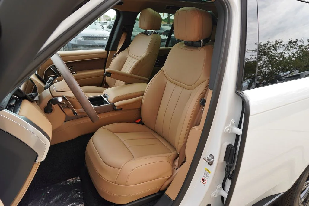 New 2026 Fuji White Land Rover SE image 12