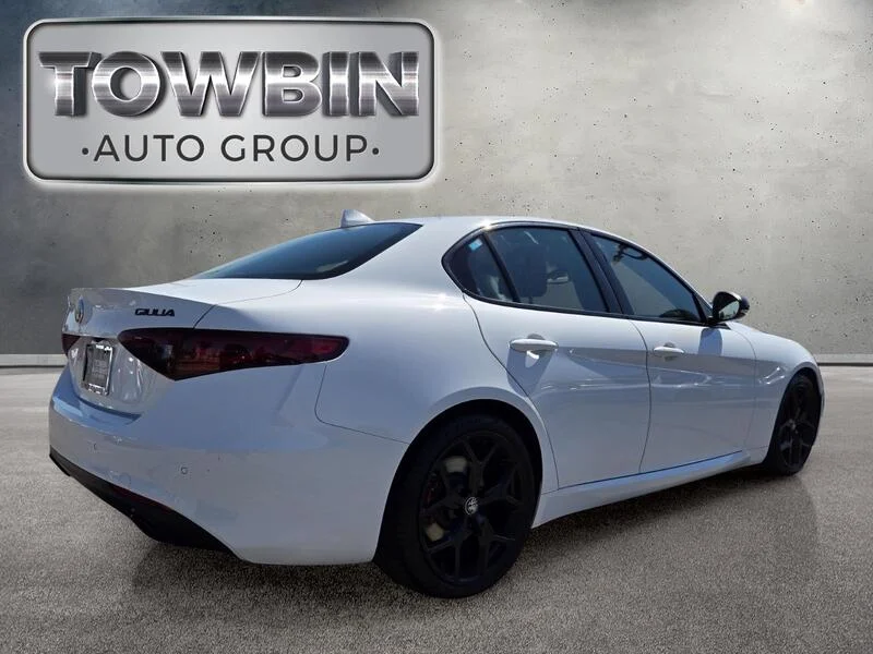 Used 2020 White Alfa Romeo RWD image 4