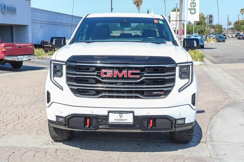 Used 2025 White GMC AT4 image 3