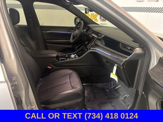 Used 2023 Silver Jeep Overland image 31