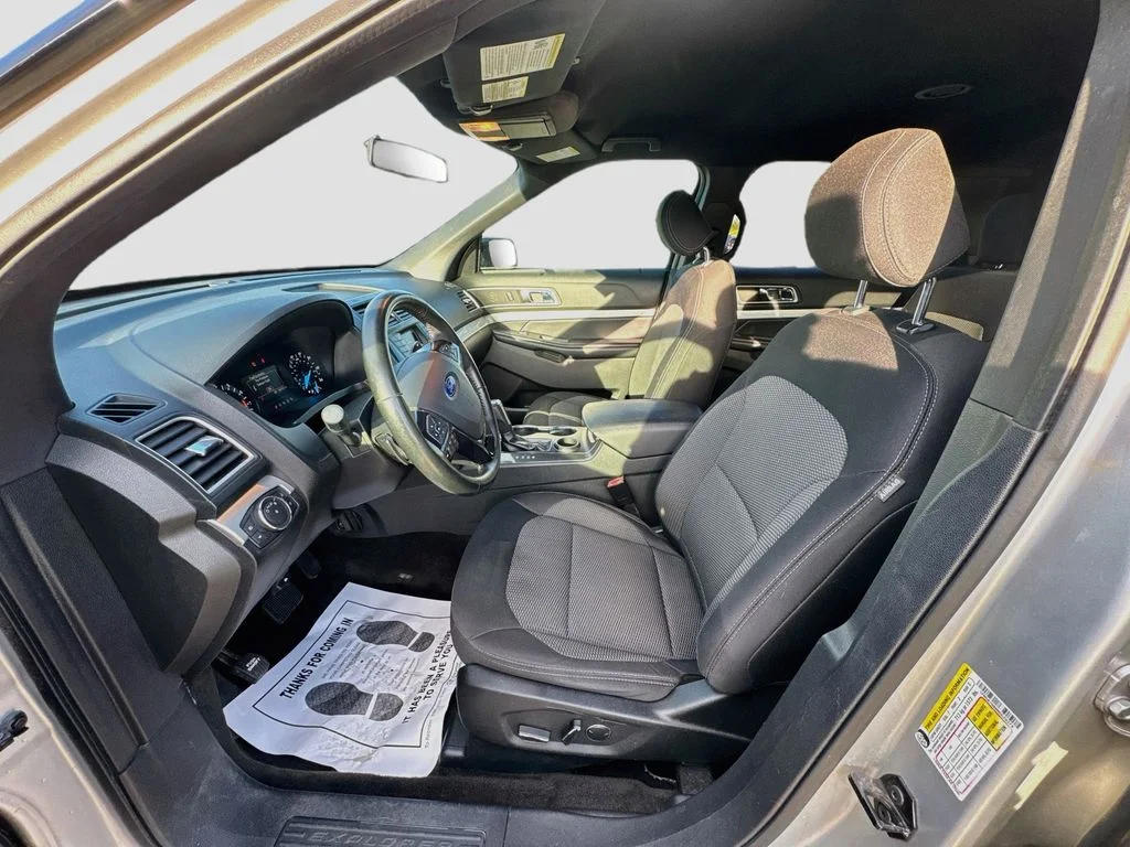 Used 2017 Silver Ford XLT image 23