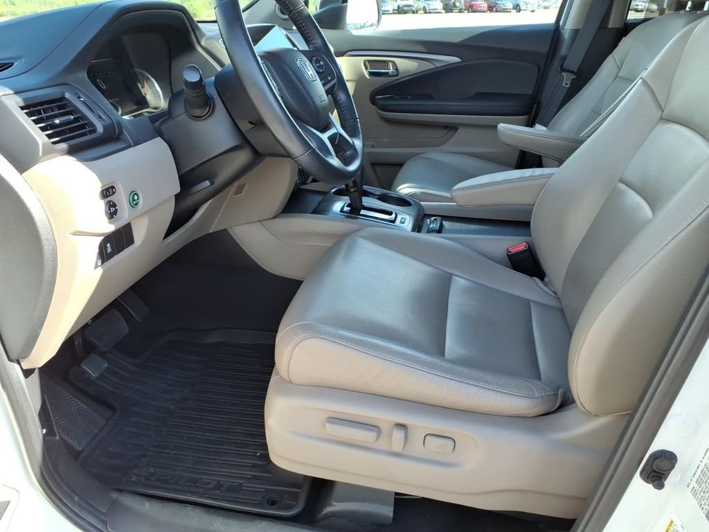 Used 2020 Silver Honda EX-L image 15
