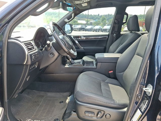Used 2022  Lexus 460 image 9