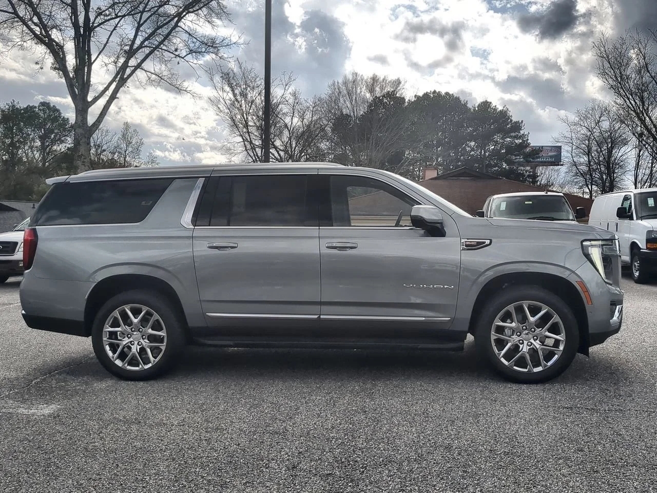 New 2026 Sterling Metallic GMC Elevation image 9