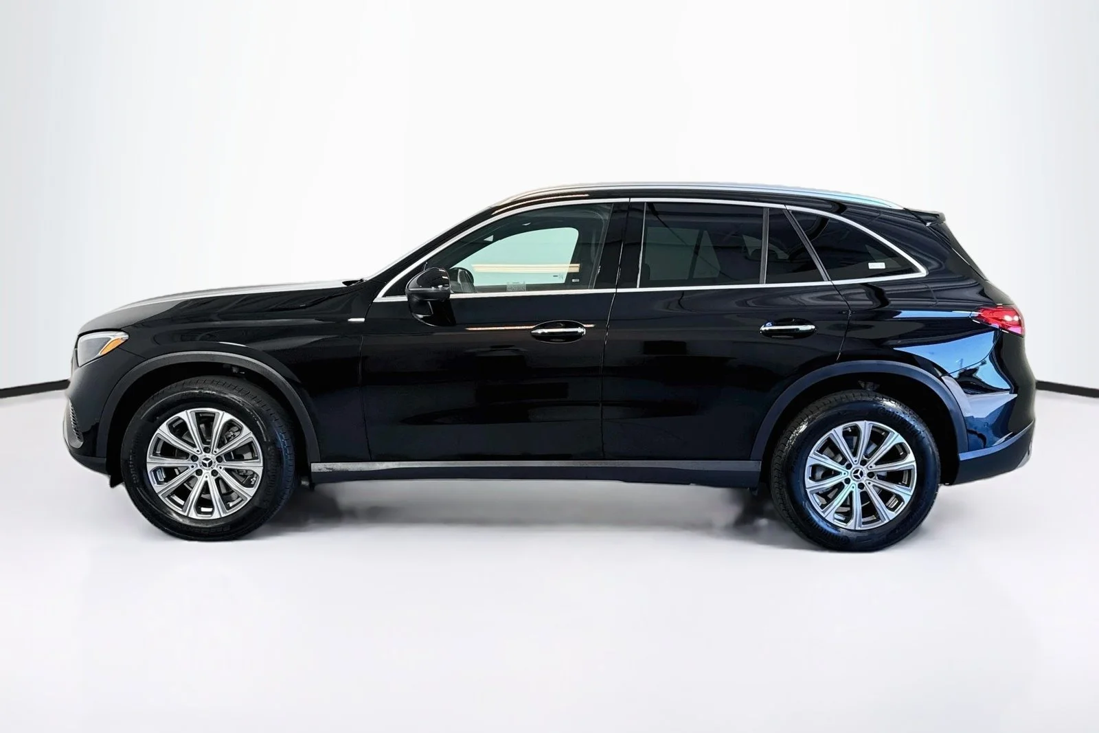 Used 2026 Black Mercedes-Benz GLC 300 image 8