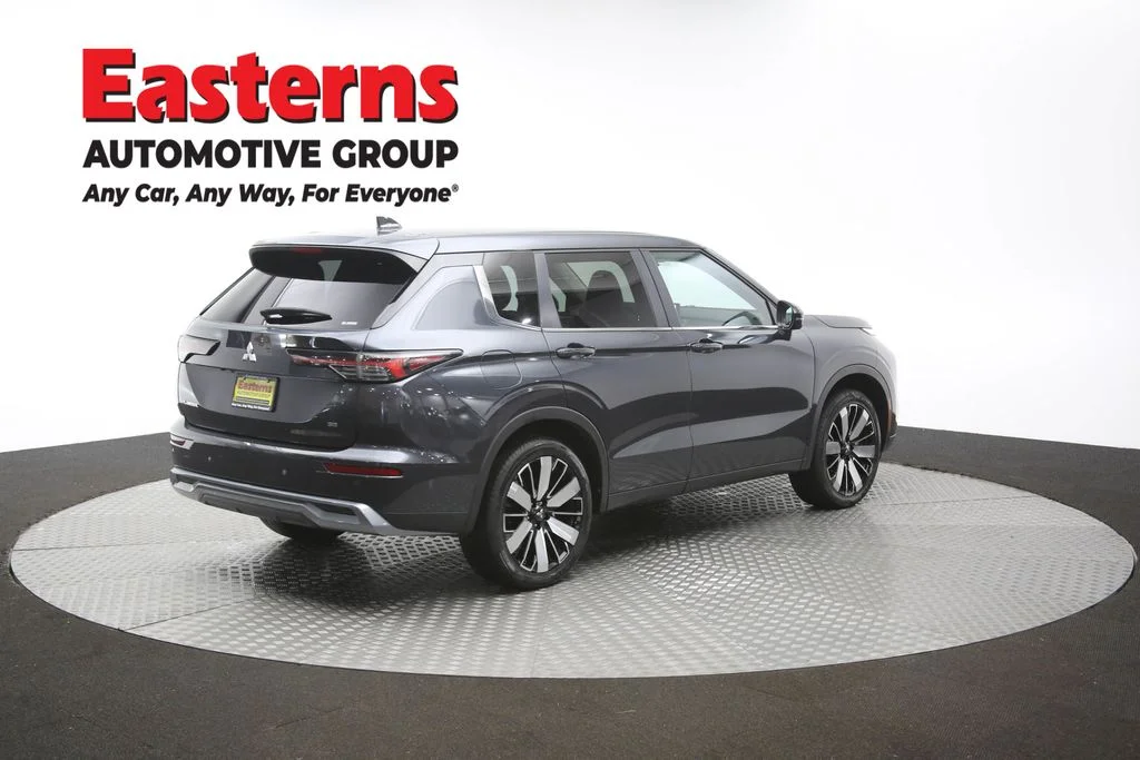 Used 2025 Gray Mitsubishi SE image 36
