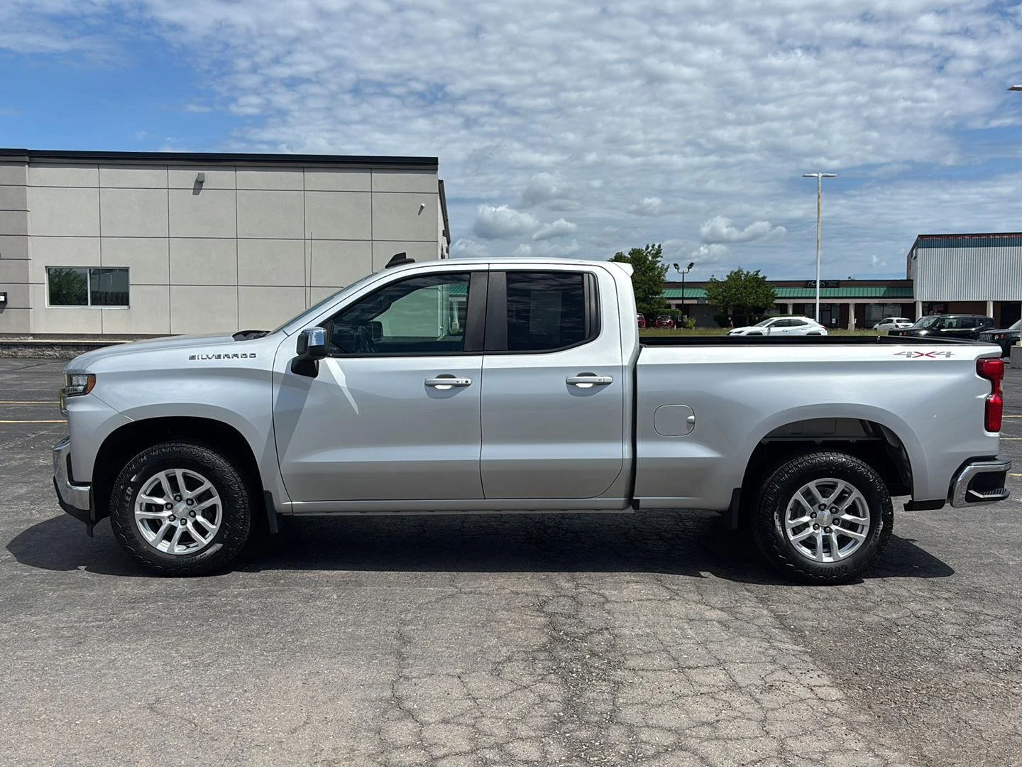 Used 2019 SILVER ICE METALLIC Chevrolet LT image 4