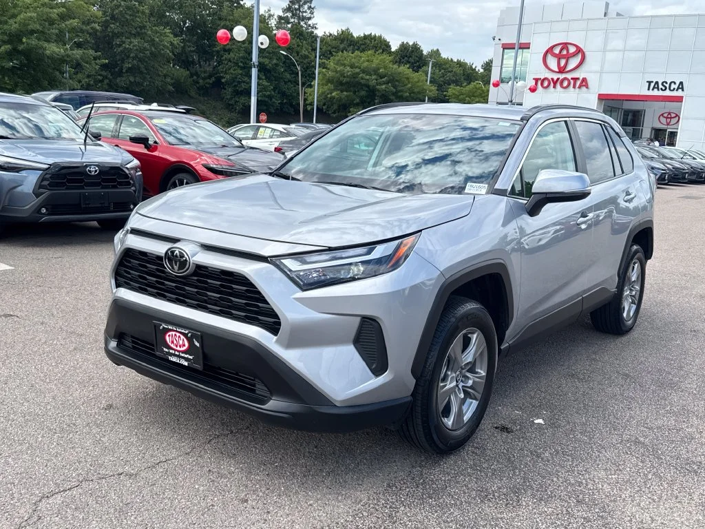 Used 2025 Silver Toyota XLE image 3