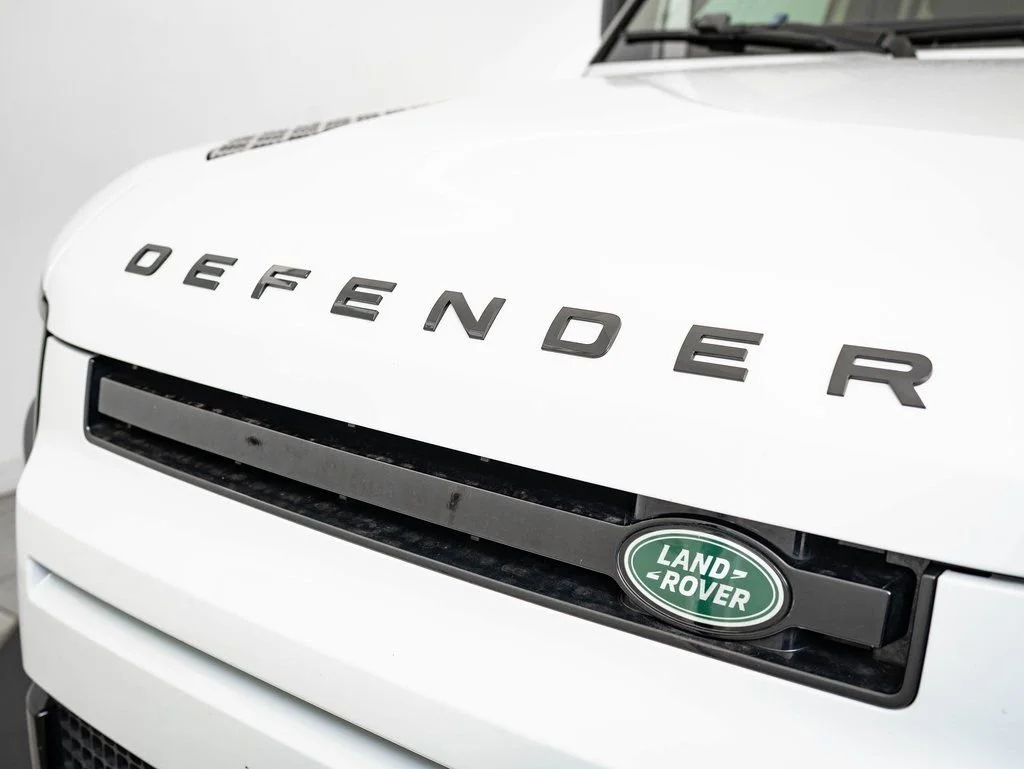 Used 2022 White Land Rover V8 image 3