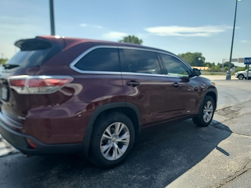 Used 2016 Ooh La La Rouge Mica Toyota LE Plus V6 image 5