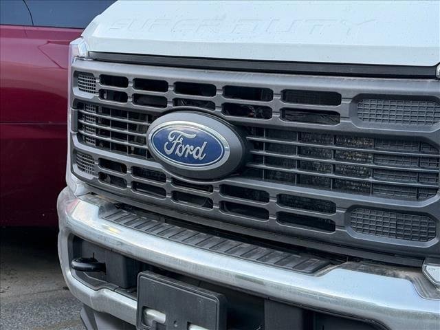 Used 2024 Oxford White Ford XL image 3