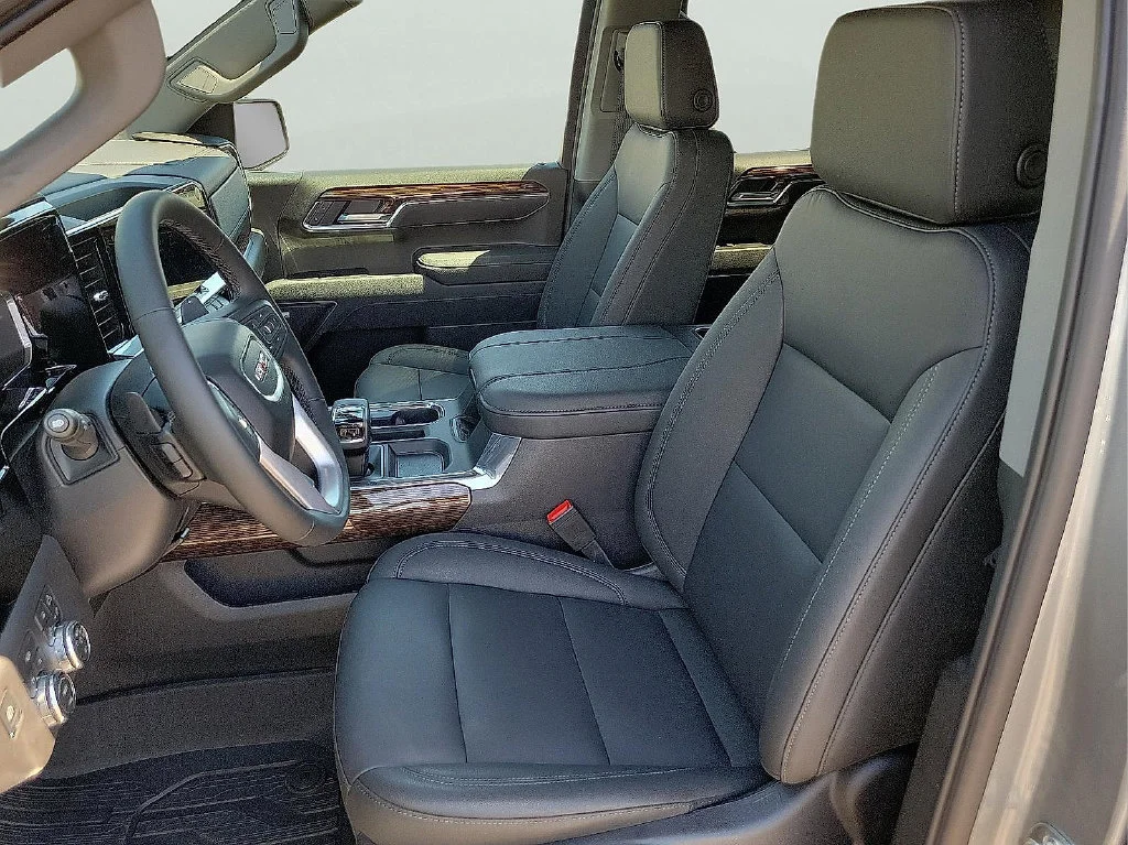 New 2026 Sterling Metallic GMC Elevation image 14