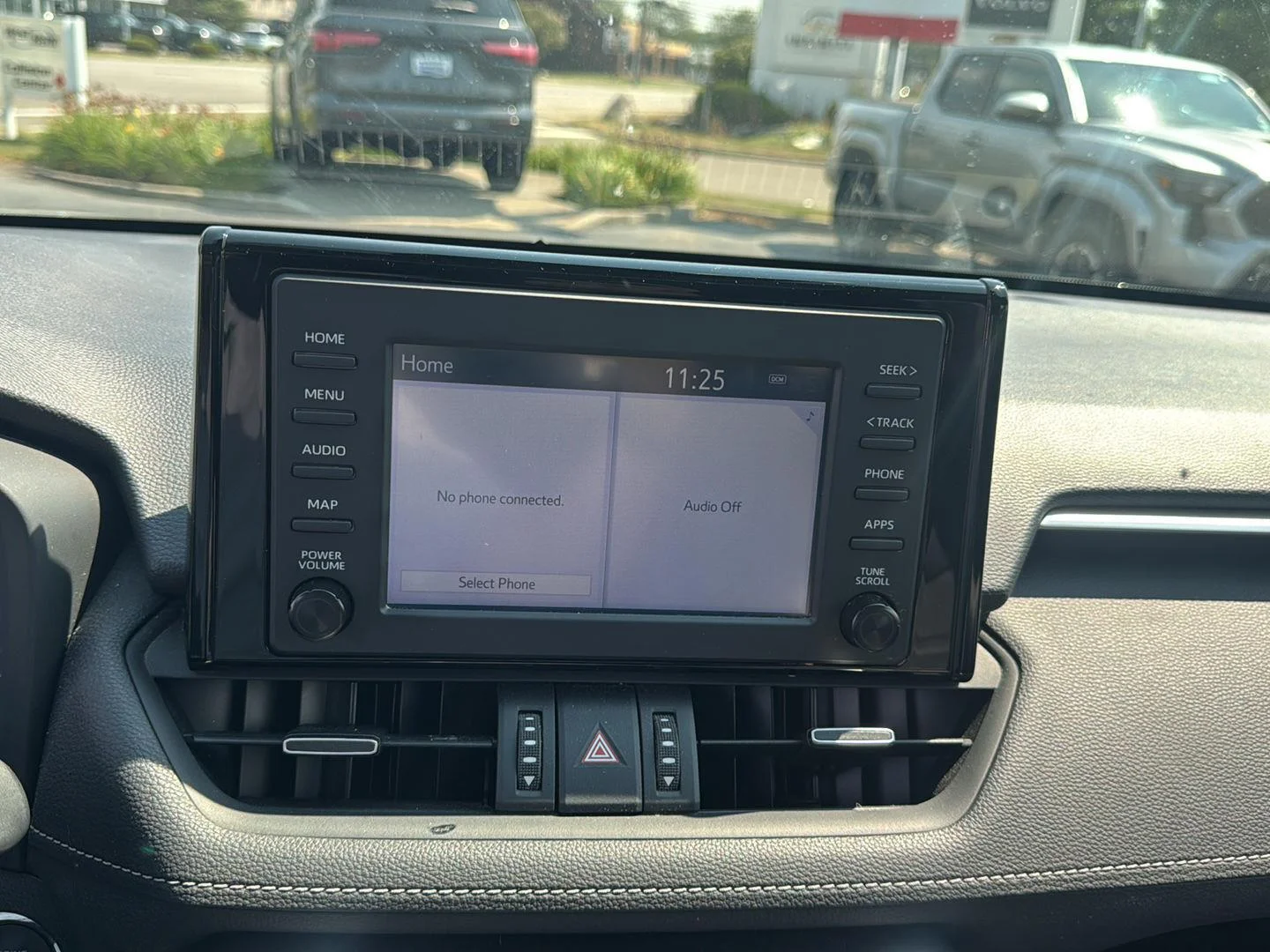 Used 2019 Lunar Rock Toyota XLE Premium image 10