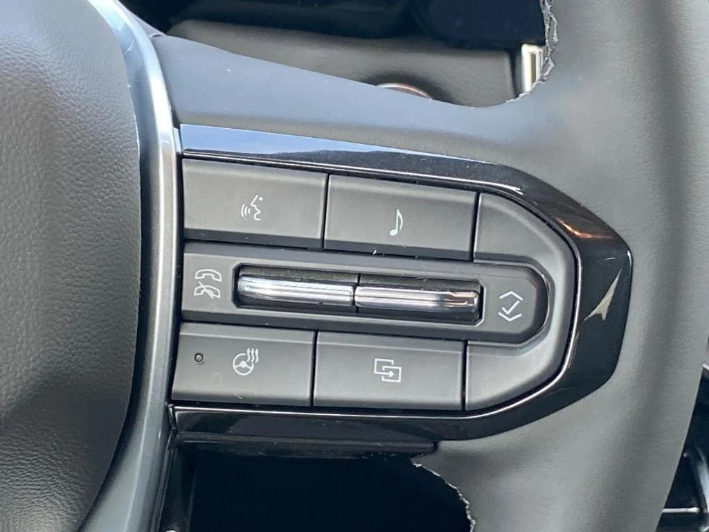 2025 Chevrolet Colorado LT - Photo 10