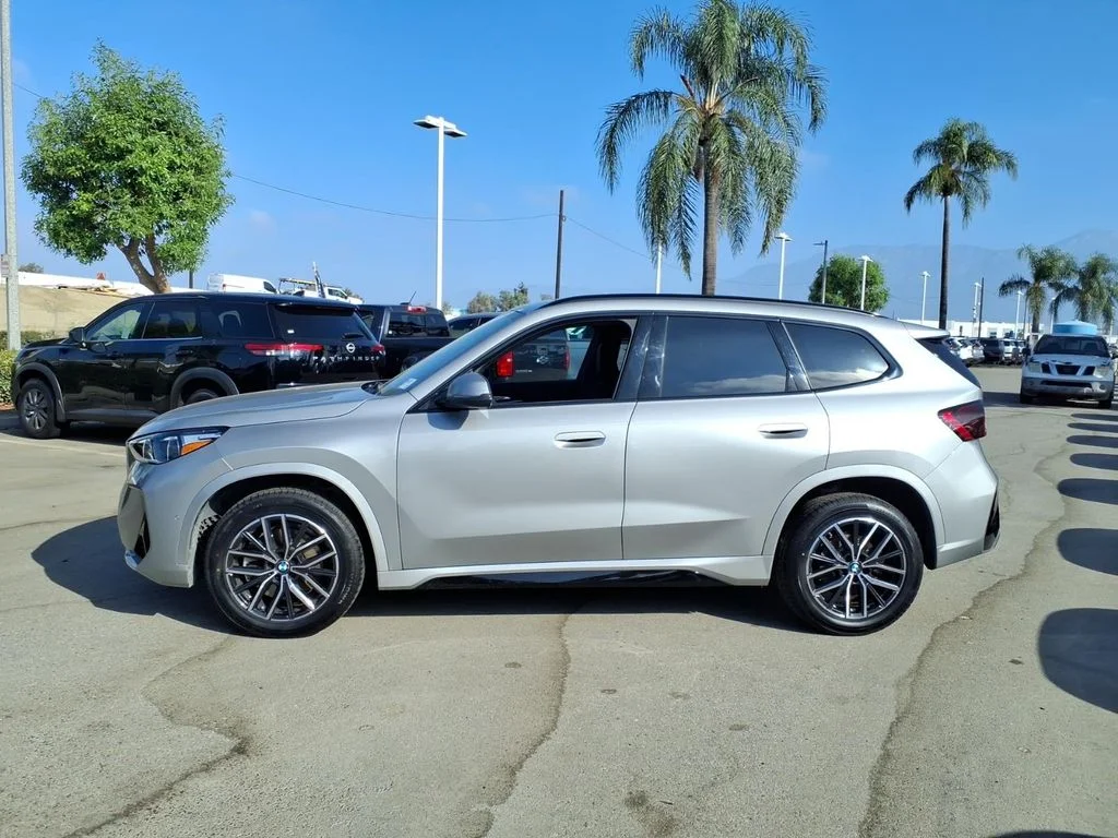Used 2026 Silver BMW xDrive28i image 8