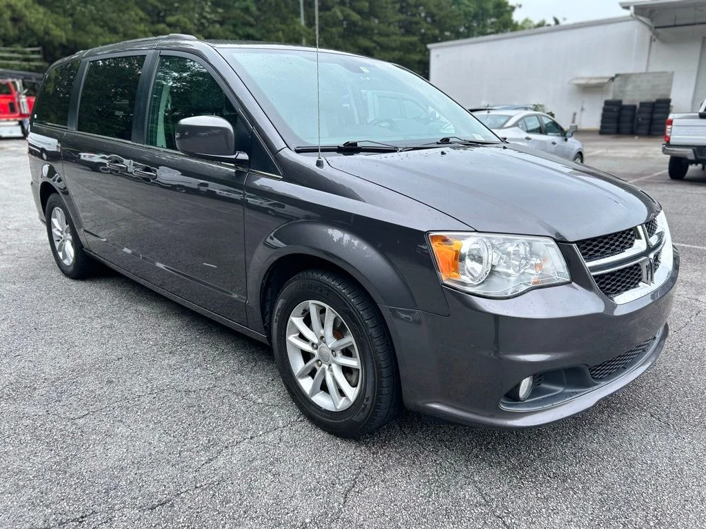 Used 2019 Gray Dodge SXT image 1
