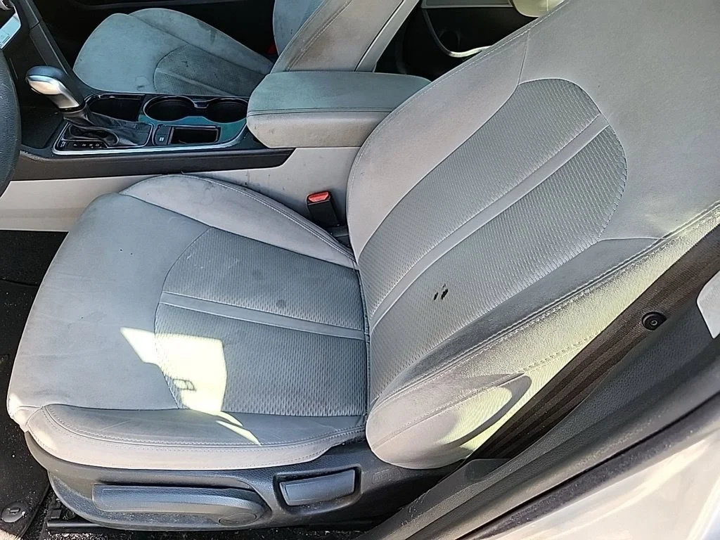 Used 2019 Silver Hyundai SE image 21