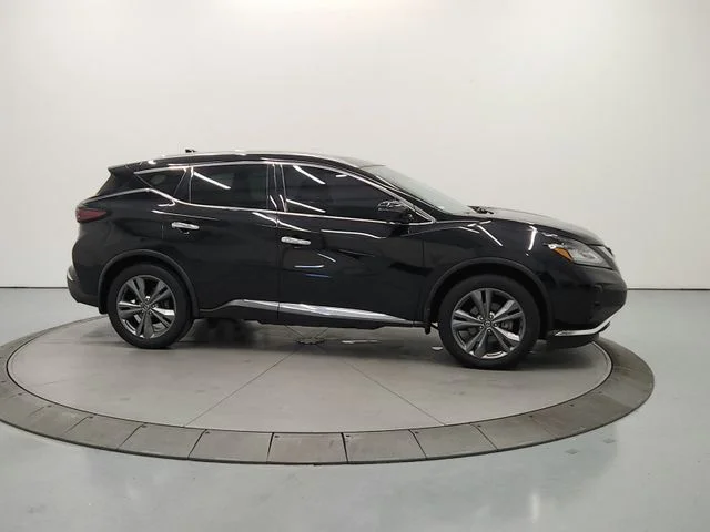 Used 2019 Black Nissan Platinum image 9