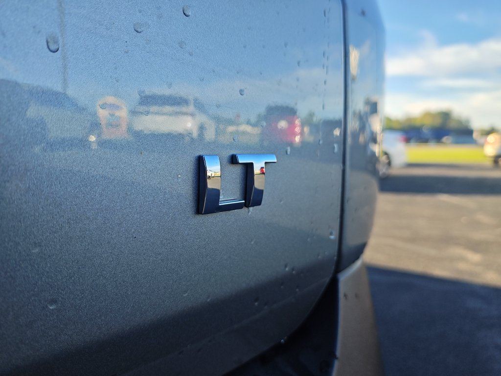Used 2023 Gray Chevrolet LT image 28