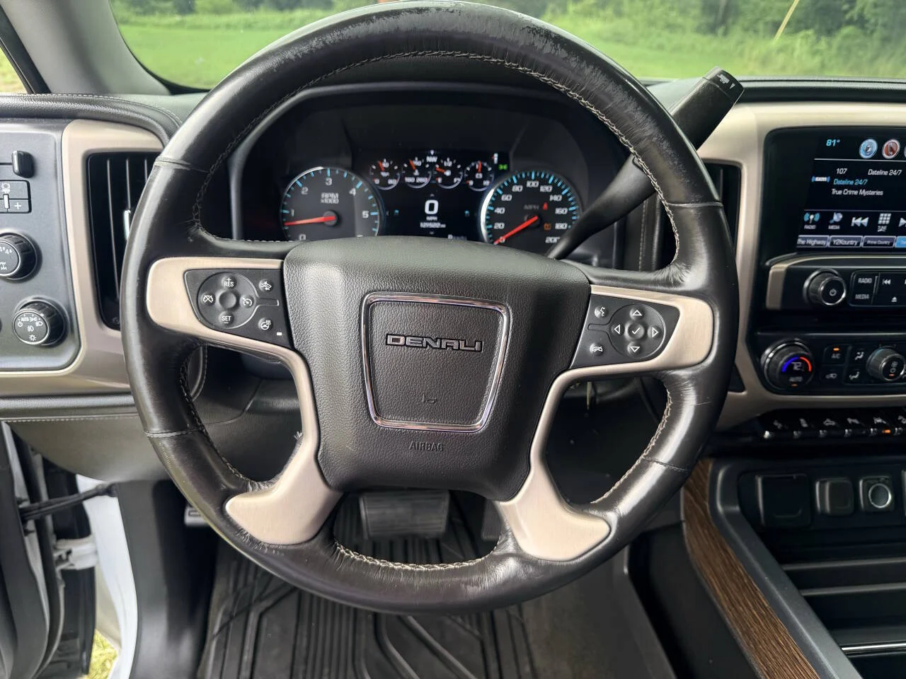 Used 2018 White GMC Denali 4x4 4dr Crew Cab 5.8 ft. SB image 19