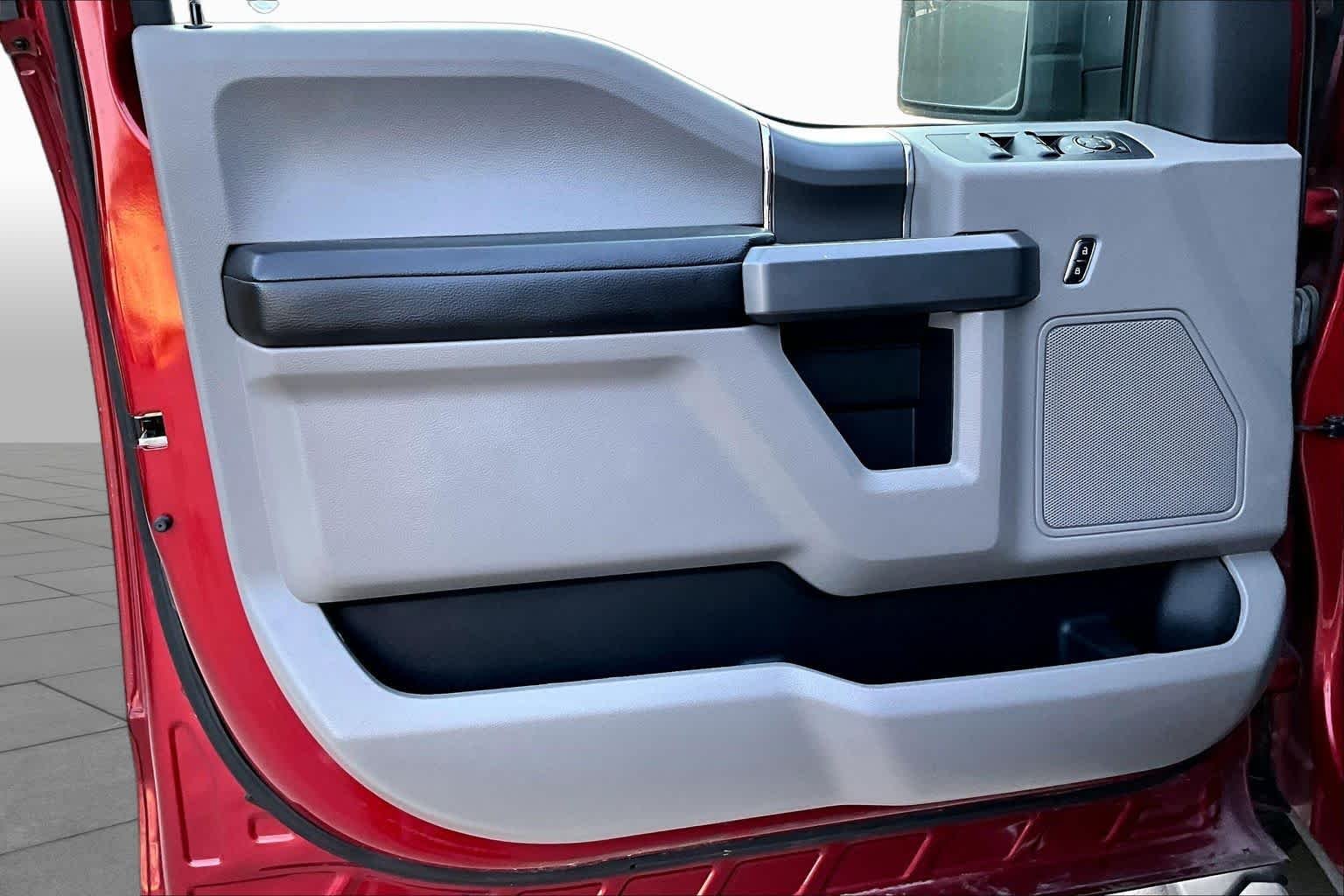 Used 2016 Ruby Red Metallic Tinted Clearcoat Ford XLT image 19