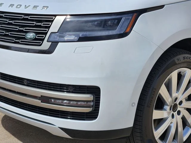 New 2026 Fuji White Land Rover SE image 5