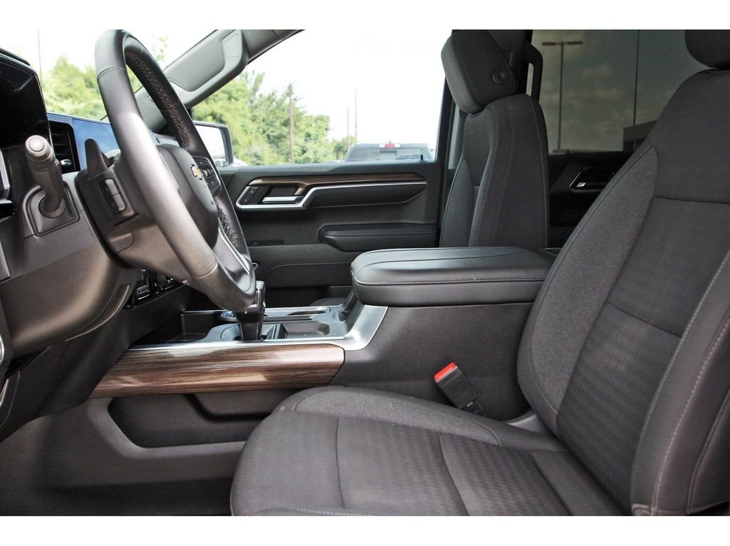 Used 2023 White Chevrolet LT image 25