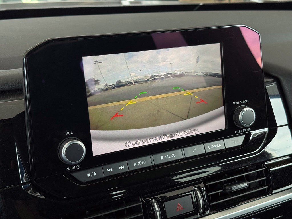 Used 2025 Gray Nissan SV image 4