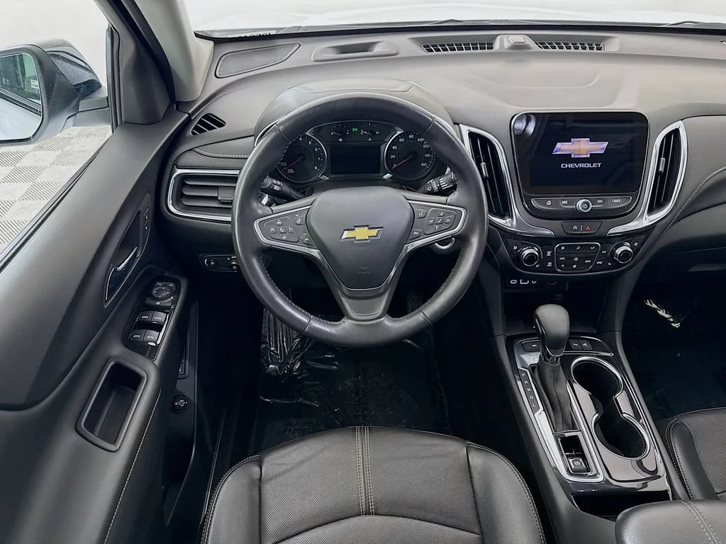 Used 2022 SUMMIT WHITE Chevrolet Premier image 21