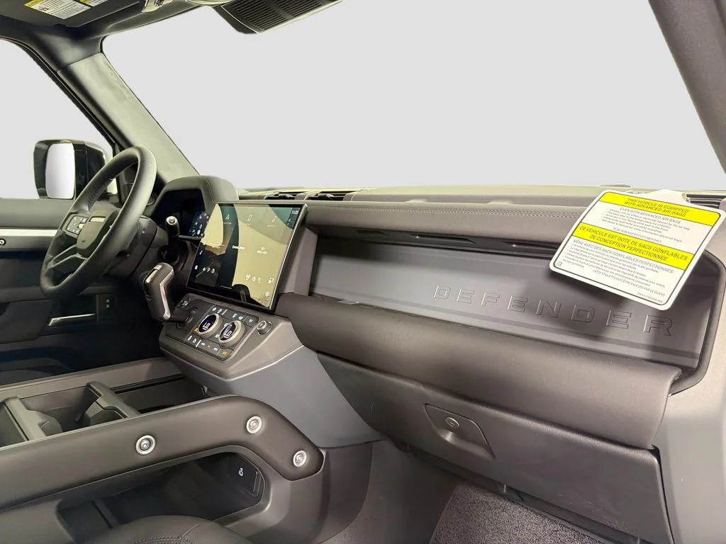 New 2026 Fuji White Land Rover X-Dynamic SE image 31