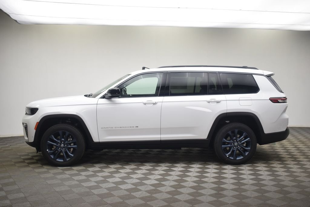 New 2026 Bright White Clear-Coat Exterior Paint Jeep Limited image 15