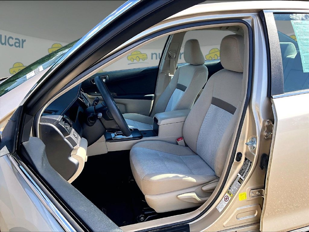 Used 2012  Toyota LE image 10
