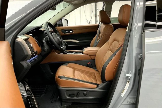 Used 2025 Boulder Gray Pearl Nissan Platinum image 24