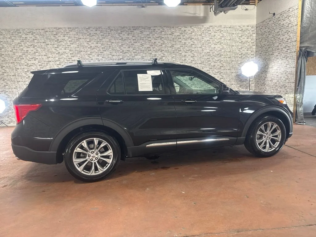 Used 2022 Agate Black Metallic Ford Limited image 8
