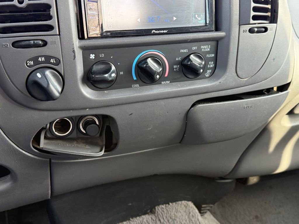 Used 2002  Ford XLT image 21