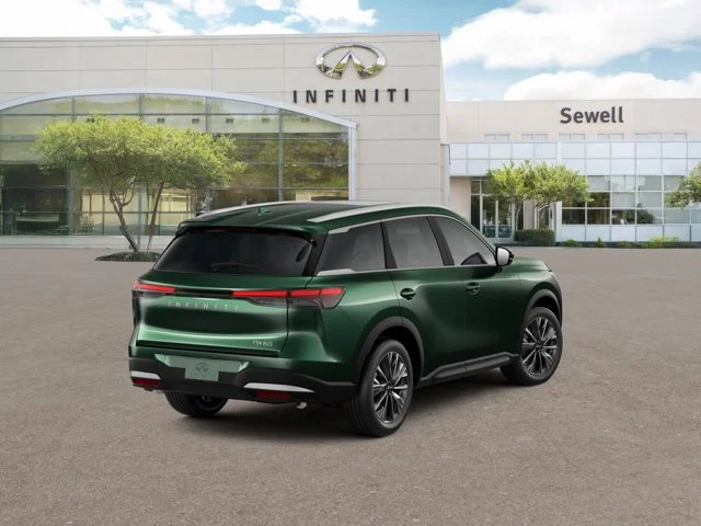 New 2027 DEEP EMERALD INFINITI Luxe FWD image 5