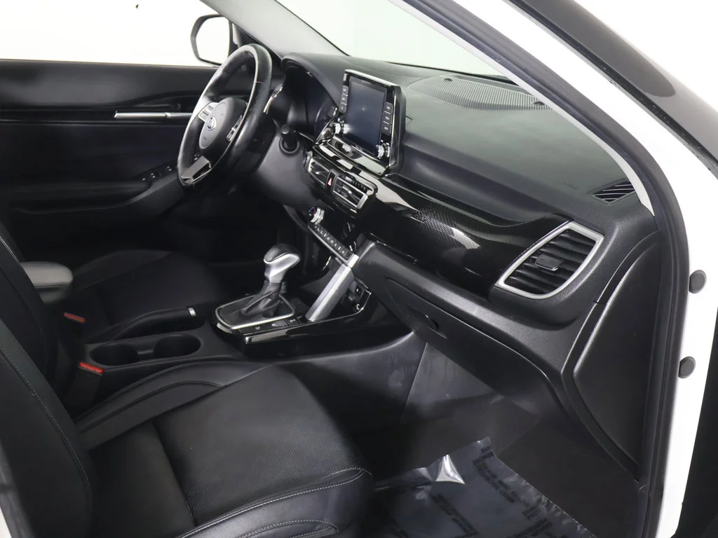 Used 2021 White Kia EX image 25
