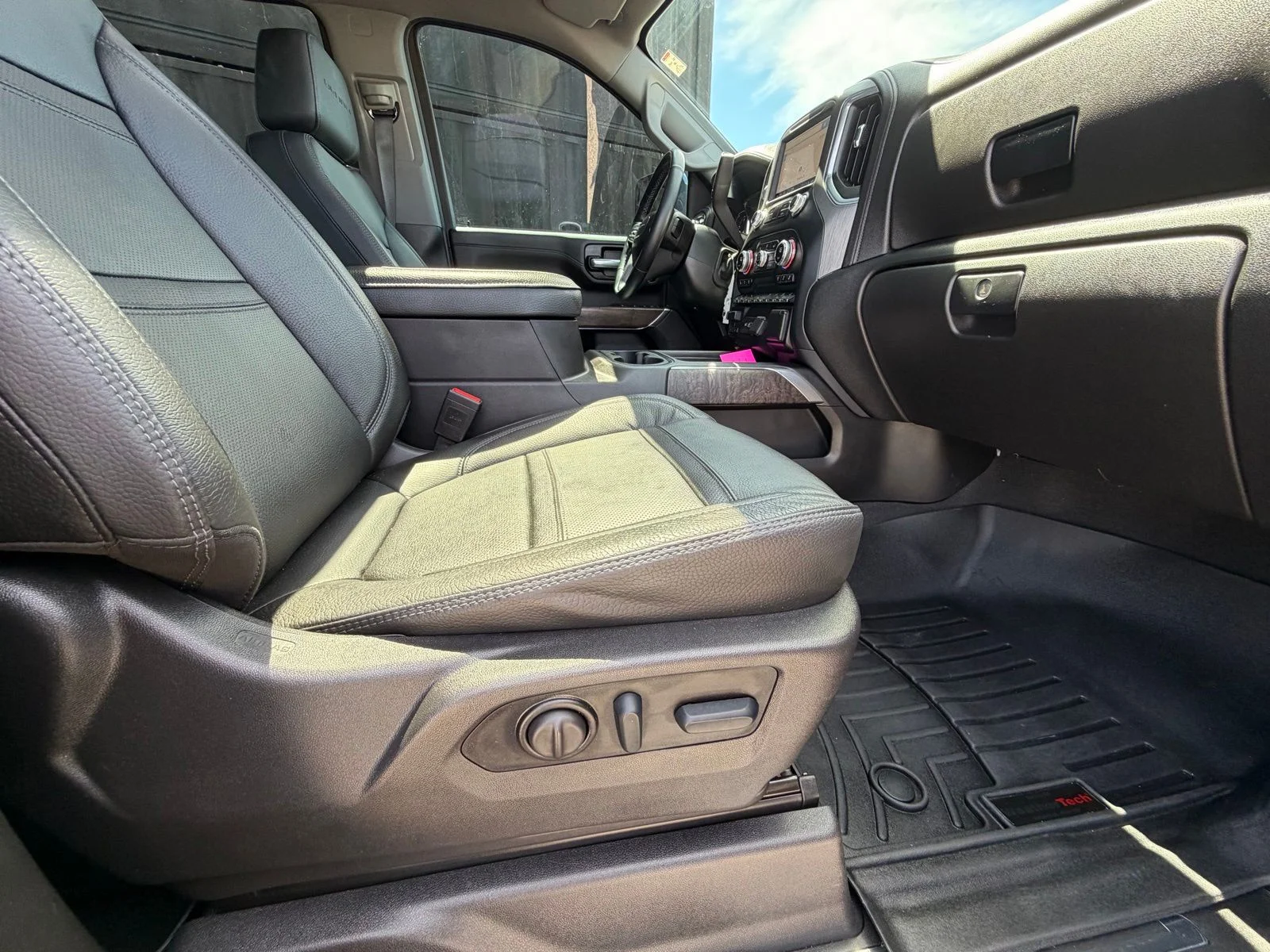 Used 2023 Black GMC Denali image 33
