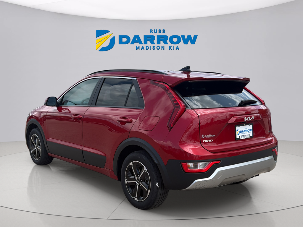 Used 2025 Runway Red Kia LX image 3