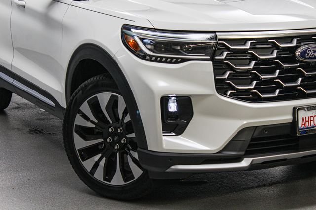 New 2026 Star White Metallic Tri-Coat Ford Platinum™ image 2