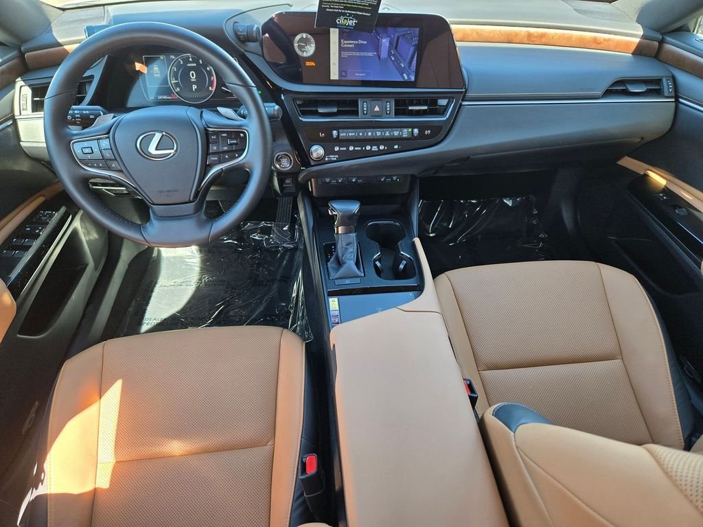 Used 2025 White Lexus 350 image 9