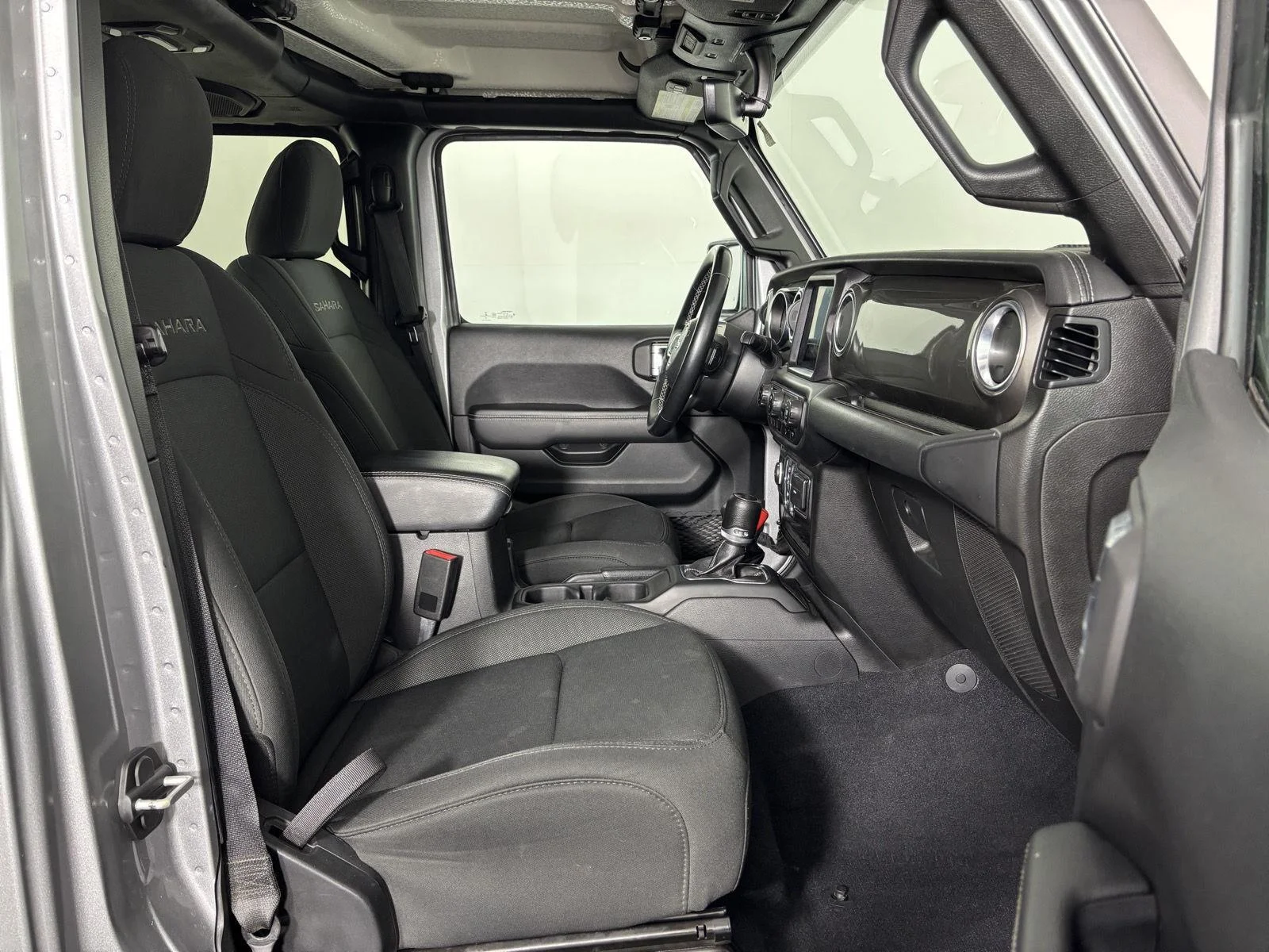 Used 2020 Billet Silver Metallic Jeep Sahara image 20