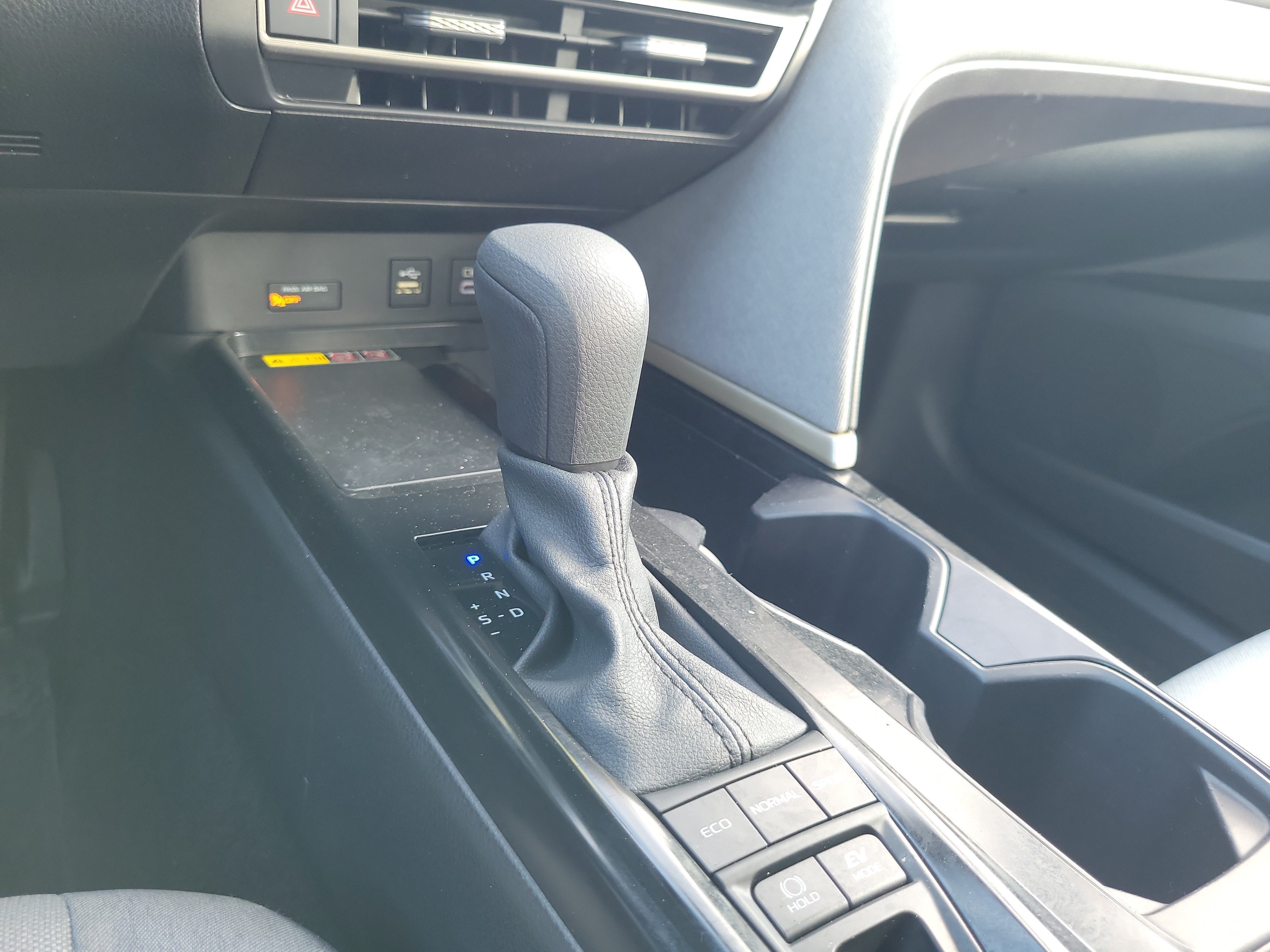 Used 2025 Ice Toyota LE image 19