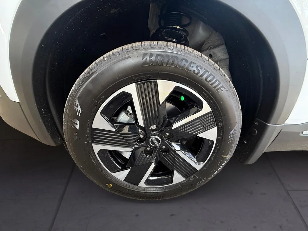 New 2027 White Nissan SV image 9