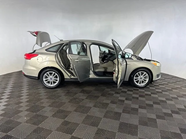 Used 2016  Ford SE image 16