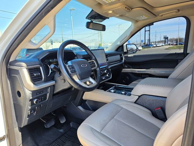 2022 Ford Expedition XLT | CarEdge | CarEdge