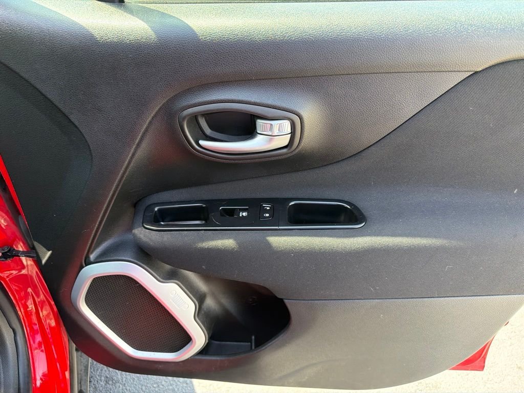 Used 2020 Red Jeep Latitude image 16